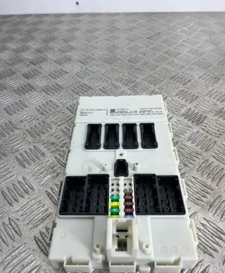 BMW 3 F30 F35 F31 Comfort/convenience module 9315685 8290824960 524509F07
