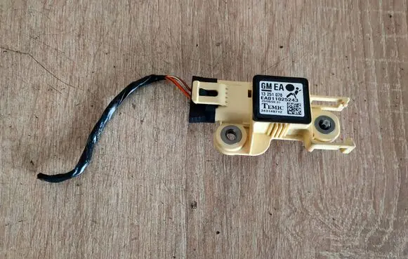Opel Astra H Airbag deployment crash/impact sensor 13251078