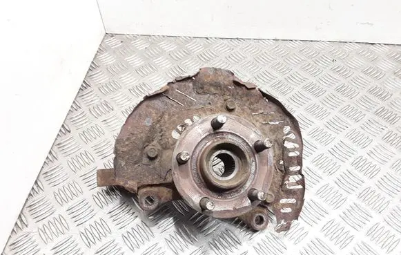 Subaru Impreza I Front wheel hub