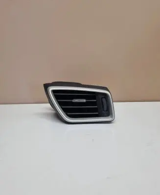 Nissan Qashqai Dashboard side air vent grill/cover trim 30490027