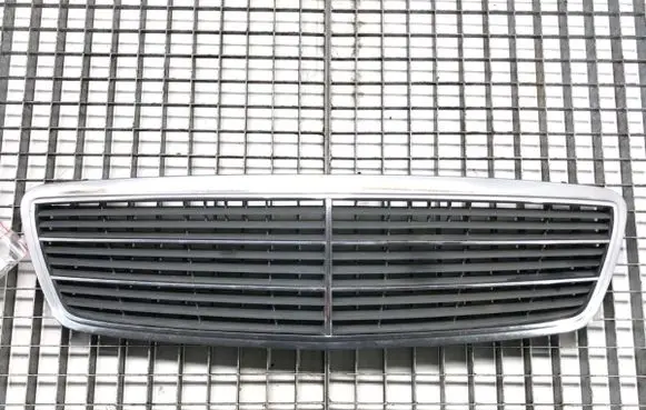 Mercedes-Benz C AMG W203 Front grill