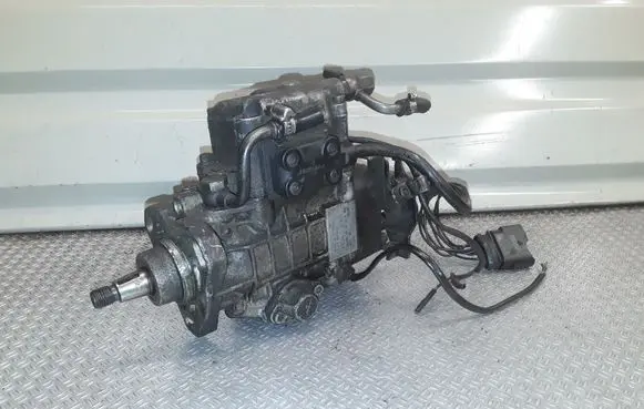 Audi A4 S4 B5 8D Fuel injection high pressure pump 028130115A 0460404969
