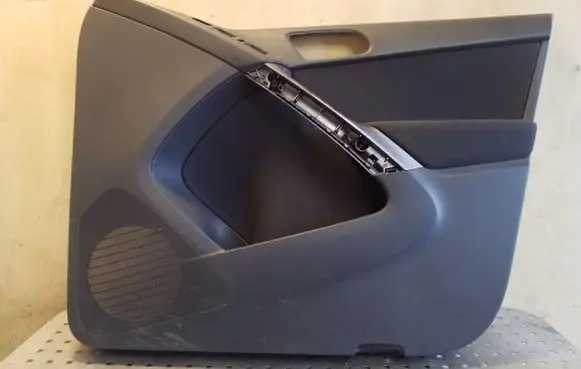 Volkswagen Tiguan Front door card panel trim 5N0867012