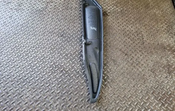 Dodge Challenger Fender end trim 