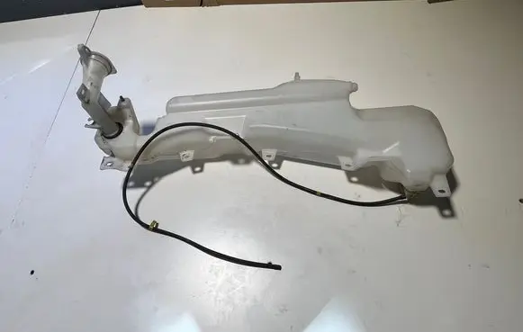 Mitsubishi Pajero Windshield washer fluid reservoir/tank HLC37055