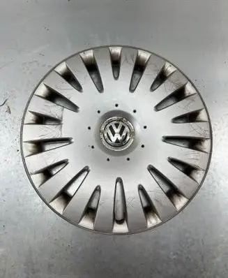 Volkswagen PASSAT B6 R16 wheel hub/cap/trim 3C0601147