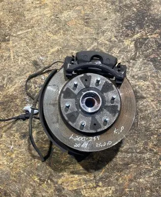 Mitsubishi L200 Front wheel hub 