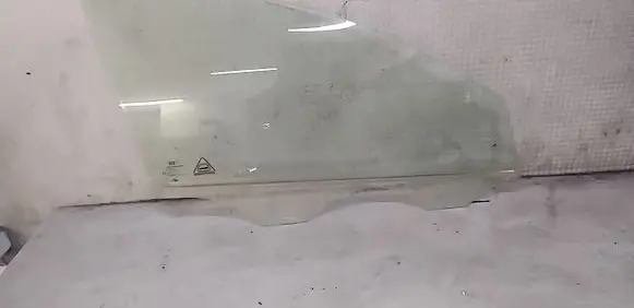 KIA Ceed Front door window glass four-door