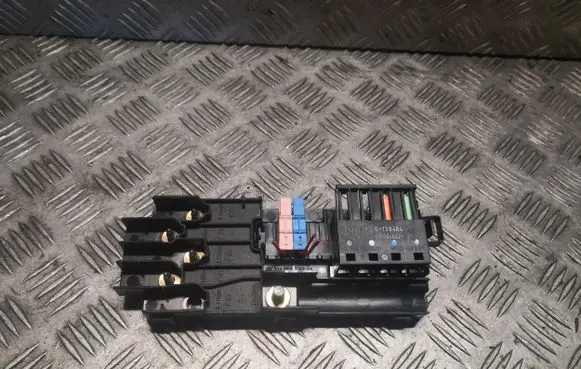 Mercedes-Benz CLS C219 Fuse box set 2115452301 A2115452301
