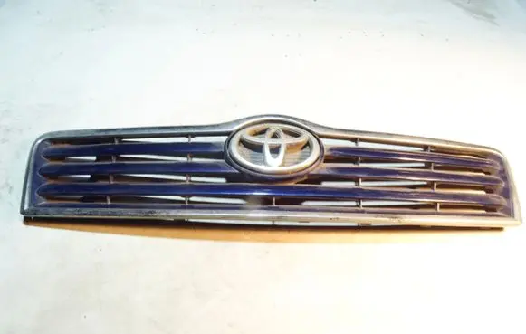 Toyota Avensis T250 Front grill