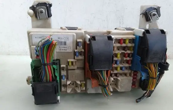 Ford Focus ST Fuse module 7M5T14A073BN 8Y63517