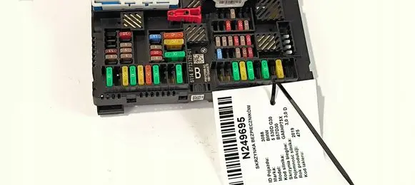 BMW 5 G30 G31 G38 Relay mounting block 8795477