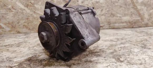 Mercedes-Benz SL R107 Generator/alternator 0120400716