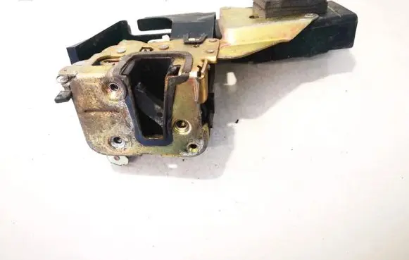 Mitsubishi Carisma Front door lock
