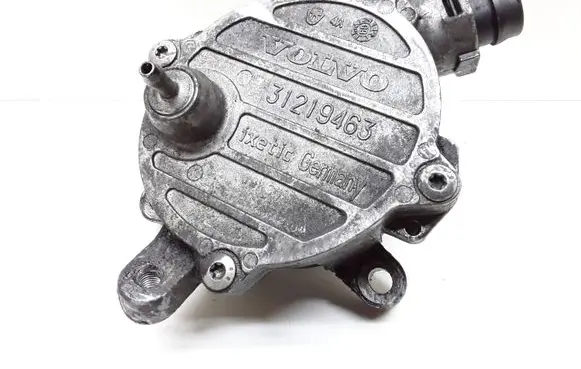 Volvo V70 Vacuum pump 31219463