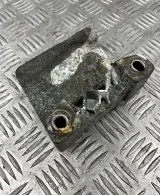 Engine mounting bracket