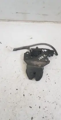 Loading door lock