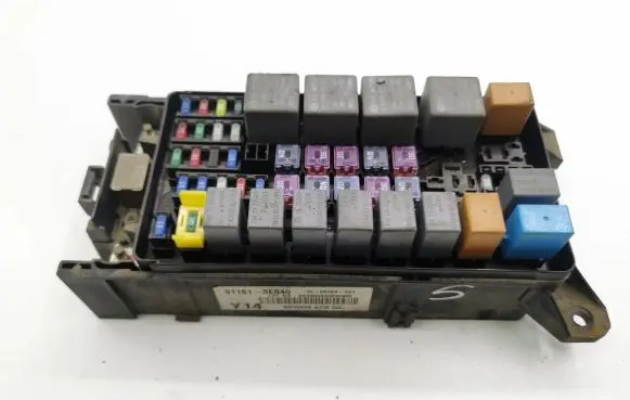 KIA Sorento Fuse module 911613E040 1006323031