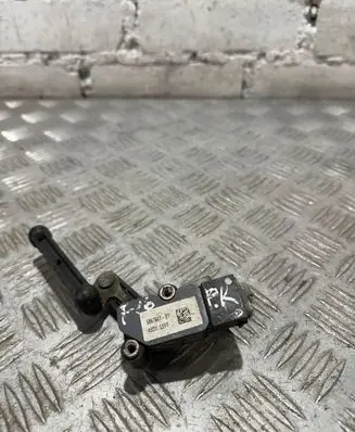 BMW X6 F16 Front height sensor lever 6867646