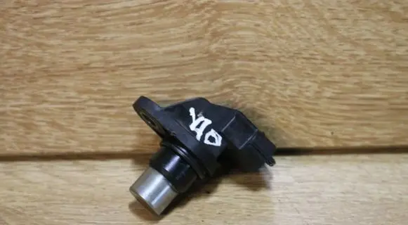 Volvo V70 Camshaft position sensor 8631533