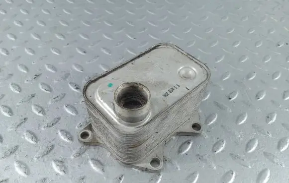 Volkswagen PASSAT B8 USA Oil filter mounting bracket 06K117021K 06K117021B 06K117021G
