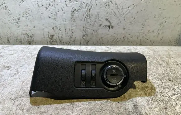 Opel Insignia A Light switch 13268702 1082