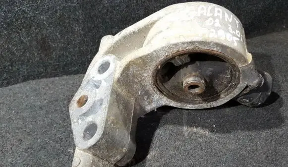 Mitsubishi Galant Engine mount bracket