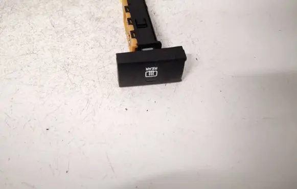 Hyundai Santa Fe Windscreen/window heater switch 202002962