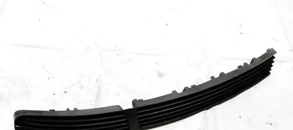 Volkswagen PASSAT B5 Front bumper lower grill 3b0853677