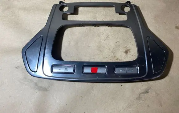 Ford Mondeo MK IV Radio/GPS head unit trim 7S7118522 6M2T2C418BE 6M2T13A350AA