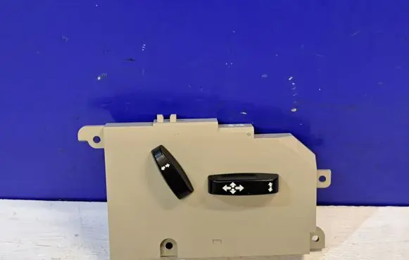 Volvo S60 Seat control switch 31300479