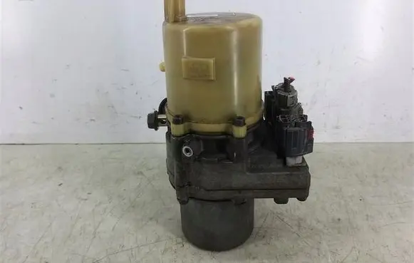 Mazda 3 Power steering pump 