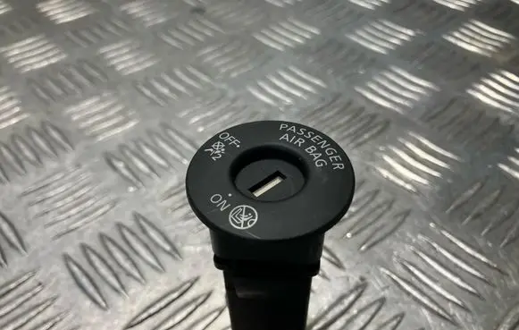 Nissan Juke I F15 Passenger airbag on/off switch 