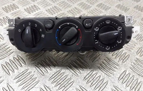 Ford Focus Interior fan control switch 7M5T-19980-AA