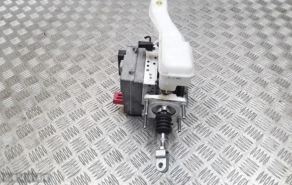 Hyundai Kona I Master brake cylinder