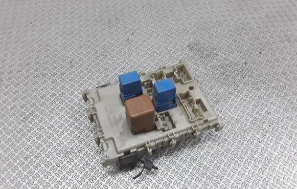 Nissan Primera Fuse module 24350AV700