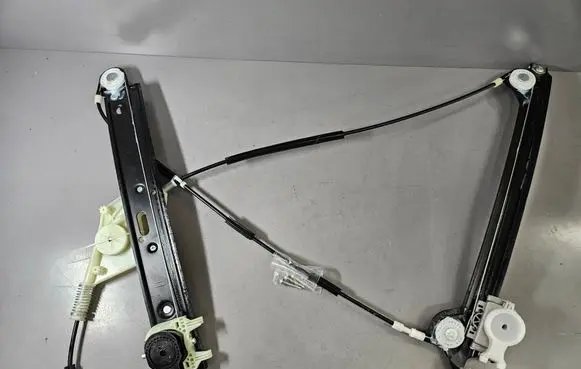 BMW 1 E81 E87 Front door electric window regulator 7165595 51337165595