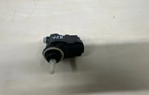 Nissan Pulsar Headlight level adjustment motor 