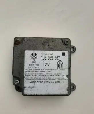 Volkswagen PASSAT B5 Airbag control unit/module 1J0909607
