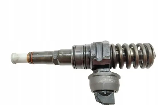 Volkswagen Polo IV 9N3 Fuel injector 038130073AG