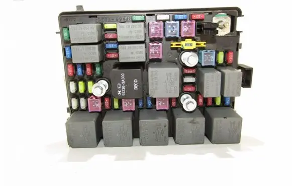 KIA Carens I Fuse module