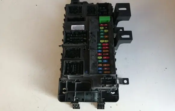 Ford Mustang VI Fuse module FR3T15604 FR3T15604BH