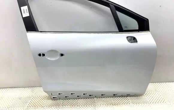 Renault Clio IV Front door DV369