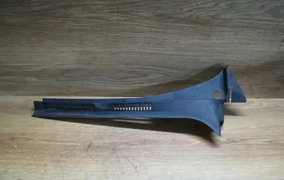 Volkswagen Golf Plus Wiper trim 5M0819403B