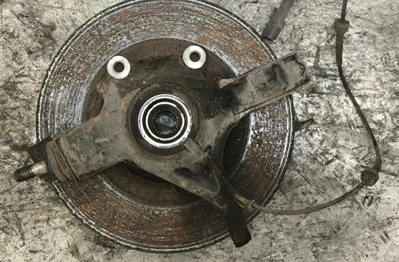 Citroen C4 II Front wheel hub
