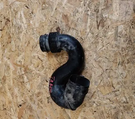 Renault Trafic III (X82) Air intake duct part 165555514R 93451665