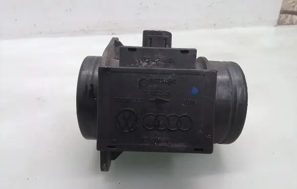 Volkswagen Golf III Mass air flow meter 71822101 074906461