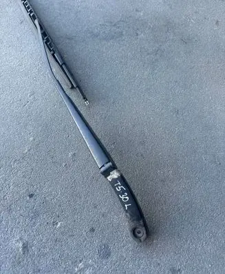 Volkswagen Transporter - Caravelle T5 Front wiper blade arm 7H1955409