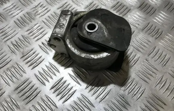 Volvo S40, V40 Engine mount bracket 30814380 3316040