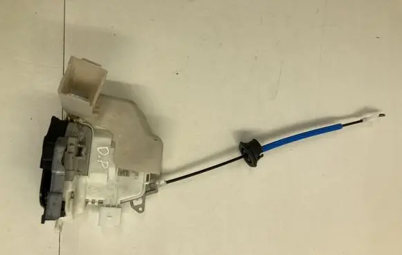 Audi A5 Sportback 8TA Front door lock 8J2837016E